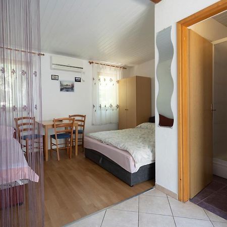 Studio Apartman Ema Горни Карин Екстериор снимка