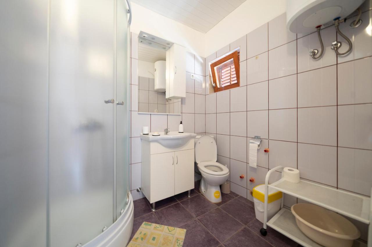 Studio Apartman Ema Горни Карин Екстериор снимка